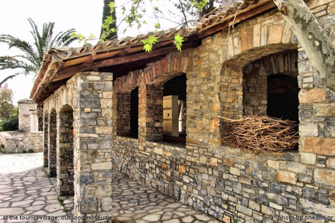 Τουριστικό χωριό, ένα πραγματικό υπαίθριο μουσείο της Σαμιακής αρχιτεκτονικής